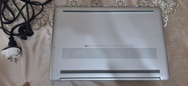 HP: HP noutbuk – 15.6" ekranlı, gümüşü korpus. Ekran SENSORDU — 9