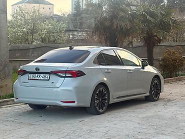 Toyota: Toyota Corolla: 1.6 l | 2022 il Sedan — 5