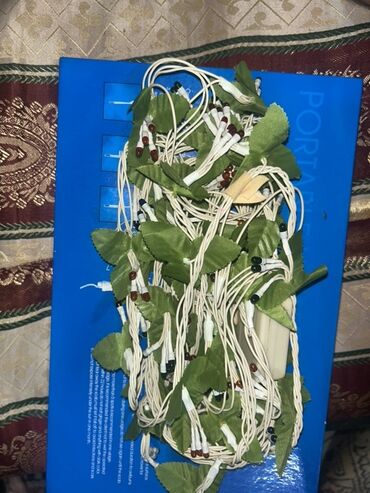 toxuma ip: Dekorativ LED işıqlandırma qirlandı - Süni yaşıl yarpaq bəzəkləri ilə