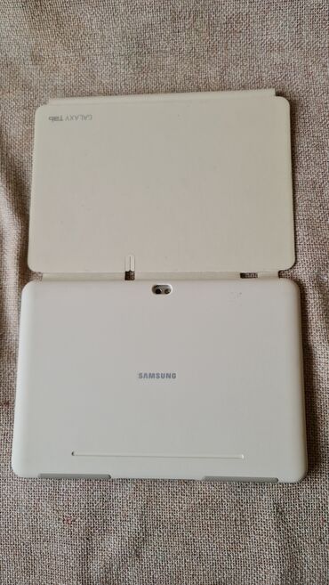 Tableti: Tablet samsung kao nov ima jos folije na sebi samo proban.veliki 10.1 — 9