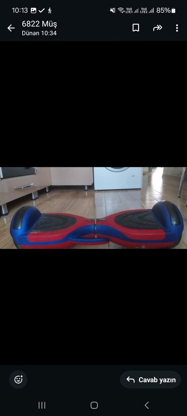 Mətbəx mebeli: Qırmızı və mavi rənglərdə olan hoverbord. İşıqlandırma sistemi ilə