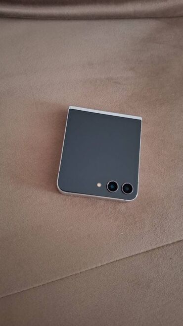 Samsung: Samsung Galaxy Z Flip 5, 256 GB, Bežični punjač, Dual SIM, Na preklapanje — 4
