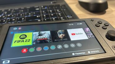 Portativ oyun təcrübəsi üçün hazırlanmış Nintendo Switch oyun konsolu