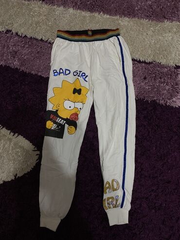 детские спортивные лосины: Uşaq üçün ağ rəngli idman şalvarı. - Dizayn: Ön hissədə rəngli “BAD