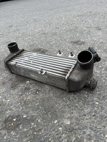işlenmiş radiator: Kia Ceed 2006-2010 interkuler Orjinal üstdən çıxma sanata fara