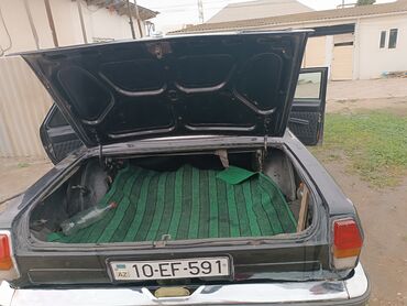 QAZ: QAZ 24 Volga: 2.4 l | 1975 il 232351 km Sedan