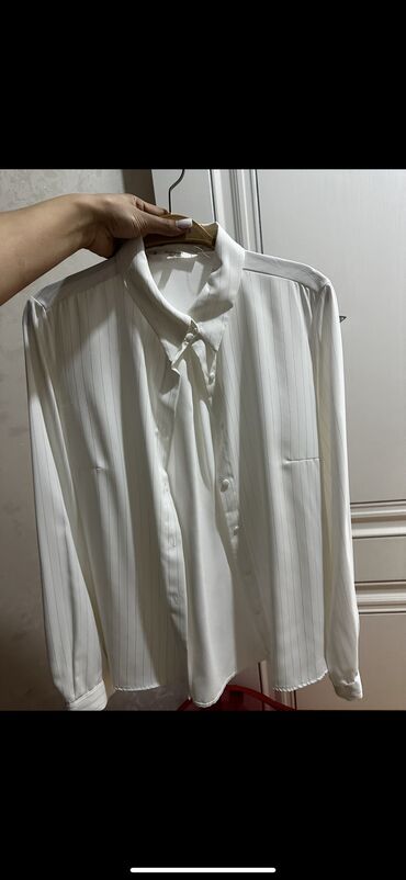 Рубашки и блузы: Sateen firmasının m razmer 1 dəfə geyinilib 59 azn alınıb satılır 25