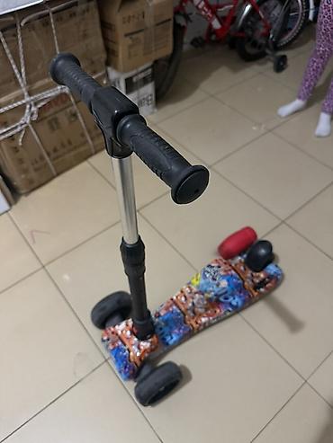 roller ucun usaq sortlari: Uşaq skuterı – 3 təkərli, grafiti naxışlı gövdə - Sükan: rezin — 3