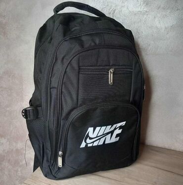 Torbe: Podeljeni unutrašnji deo + srednji i dva mala dela, skladište za piće — 4