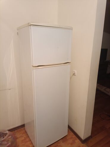 мониторы бишкек бу: Двухкамерный холодильник с верхней морозильной камерой. -