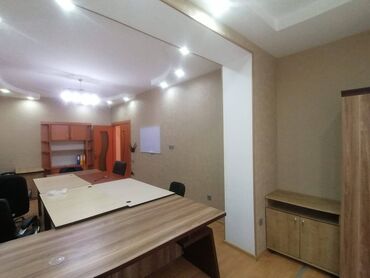 Ofislər: Yasamalda 5 mərtəbəli binanın 1-ci mərtəbəsində yerləşən 3otağlı — 7