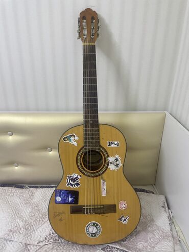 продаю баян: Продаю гитару струны новые чехол в подарок