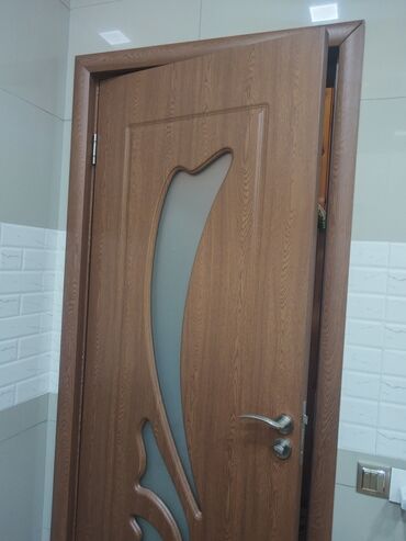 Giriş qapıları: 2eded qapi 140 azn