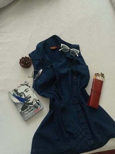 köynək: Vintage denim üst geyimi, təzə kimidir, M ölçüsündədir,üstdə duruşu