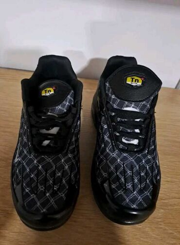 nike air tn: Tn
Brojevi od 36 do 46
 hc