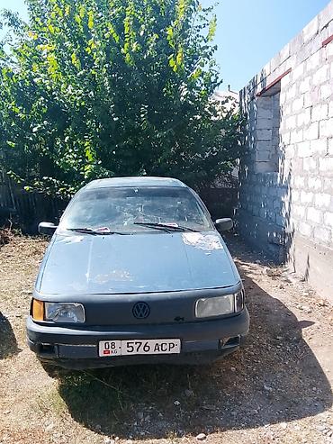 70 сом: Volkswagen Passat: 1990 г., 1.8 л, Кол менен иштөөчү, Седан — 1
