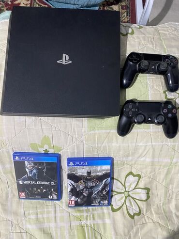 русификация бортовых компьютеров: PlayStation 4 pro 1000gb в комплекте с аксессуарами и играми. Куплен