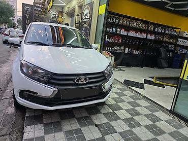 VAZ (LADA): LADA Granta sedan – ağ rəng, zərif və praktik şəhər avtomobili. Əsas — 4