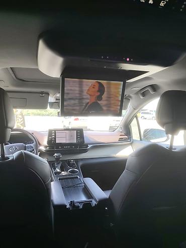 авто ярис: Toyota Sienna: 2021 г., 2.5 л, Автомат, Гибрид, Минивэн — 10