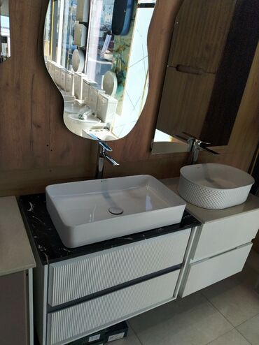 Duş üçün kranlar: Müasir vanna otağı üçün asma mebel və lavabo dəsti - İki bölməli asma