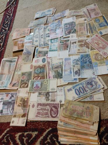 Çaydanlar: Sovet pulları və bir neçə ölkənin milli əskinaslar satılır xaiş edirəm