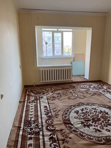 срочно продаётся 1 комнатная квартира в районе ошского рынка по улице молодая гвардия: 1 комната, 36 м², 106 серия, 6 этаж, Косметический ремонт