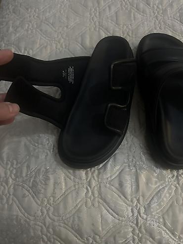 Basanoşka və səndəllər: H&M qadın/slayd tipli sandal - Rəng: qara - Ölçü: 38 (altlıqda — 5