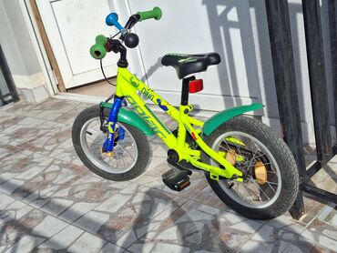 zelene pantalone maslinasto: Bicikl za manju decu sa pomocnim tockicima. vrlo dobro ocuvana