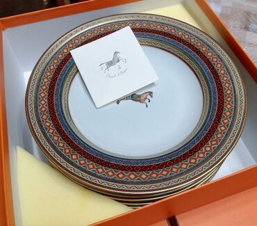 Qab-qacaq və mətbəx ləvazimatlarının alışı: Hermes Cheval d'Orient Fransa, əl işi 12 person 95 predmet. İstifadə — 12