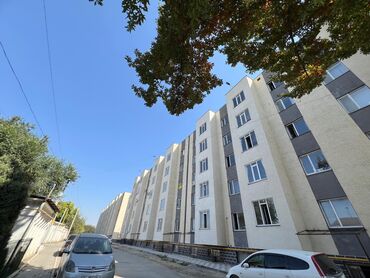 квартиры в оше на час: 2 бөлмө, 58 кв. м, Элитка, 4 кабат, ПСО (өзү оңдоп түзөтүп бүтүү үчүн)