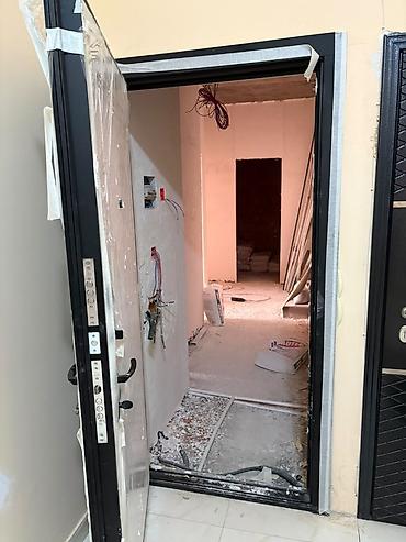 həyət qapısı: 70 Kv Saray Jasmin Elektrik işləri görülüb emusiya vurulub, kombi — 9