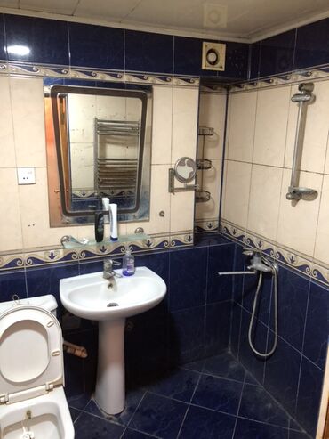 Köhnə tikili: Kiraye verilir otaq yoldasi lazimdi 2 nefer adam basi 200: 3 otaqlı — 6