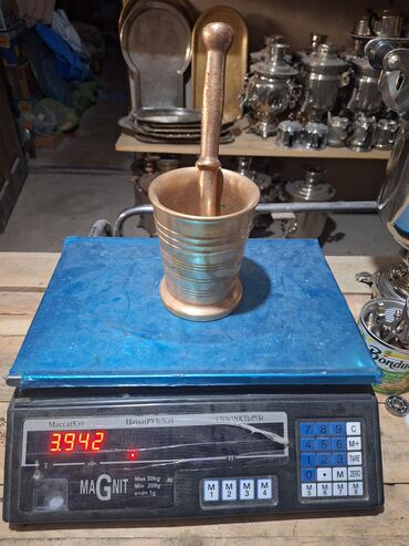 Digər qab-qacaq və mətbəx ləvazimatları: Dəstə daxilində müxtəlif ölçülü və formalı mis həvənglər və əzgilər — 7