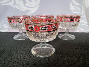 Čaše: Case nove italijanske za vino 70te. Sve na casama odsjaj od svetla na lalafo.rs — 8 Čaše: Case nove italijanske za vino 70te. Sve na casama odsjaj od svetla — 8