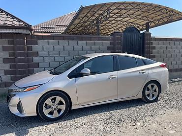 Транспорт: Toyota Prius: 2017 г., 1.8 л, Вариатор, Гибрид, Лифтбек — 1