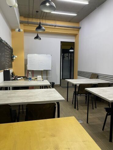 Офисы: Сдаю Офис, 22 м², В бизнес центре, 1 линия