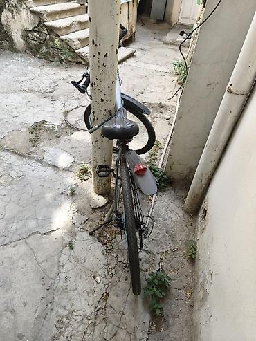 Şəhər/kross tipli velosiped Xüsusiyyətlər: - Yüngül alüminiuma bənzər