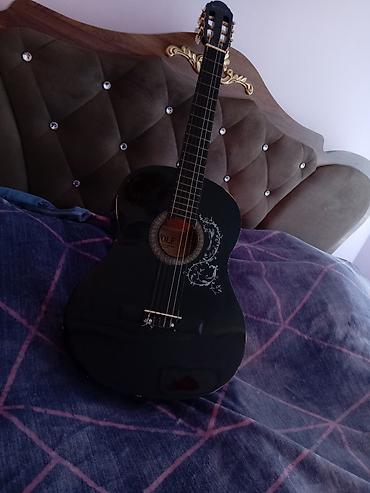 azeri sexsi: Salam. İkinci əl akustik gitara satıram normal vəziyyətdədi ən son — 1
