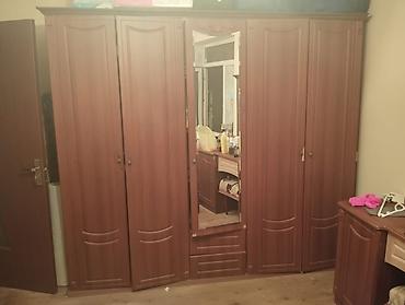 divan ustu: Qonaq otağı mebel dəsti Tərkib: - 3 nəfərlik divan – bej/qəhvəyi rəng — 6