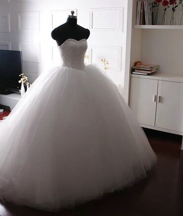 свадебные аксессуары: Продается пышное платье-принцесса Размер М-L Корсет регулируется на