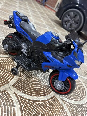 Uşaq arabaları: Uşaq üçün elektrikli motosiklet – idman stilli, mavi rəng