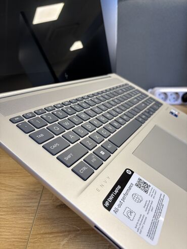 HP: Yeni HP Envy, 17 ", Intel Core i7, 512 GB — 8