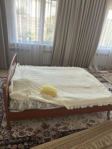 160: Двуспальная кровать из массива дерева с простым и надежным каркасом — 3