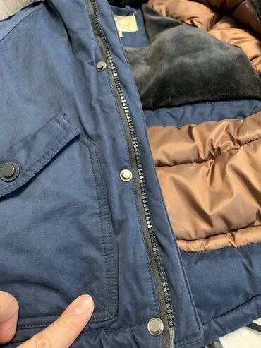 Верхняя одежда: Продаю зимнюю детскую куртку, тёмно‑синяя. Куртка почти новая, носили — 5