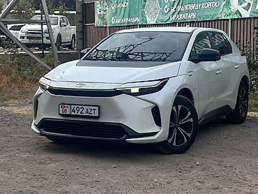 Toyota bZ4X: 2024 г., 0.1 л, Вариатор, Электромобиль, Кроссовер at lalafo.kg Toyota bZ4X: 2024 г., 0.1 л, Вариатор, Электромобиль, Кроссовер