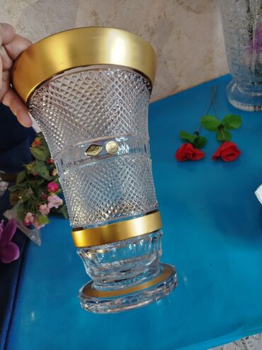 ваза для цветов: Одна ваза, Хрусталь