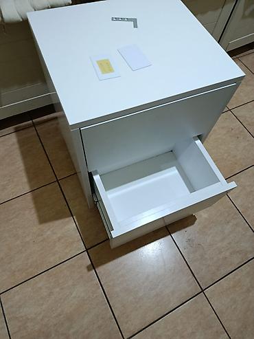 Komode: -Nocni ormaric sa skrivenim pregradama se moze izraditi od materijala — 4