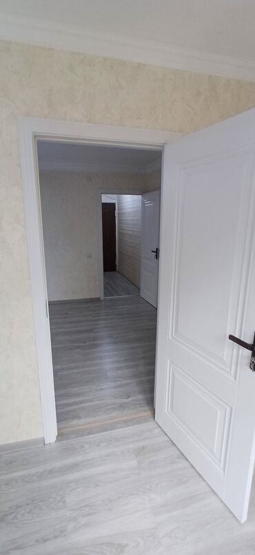 Köhnə tikili: Mənzilin təsviri - Plan: geniş zal, ayrıca yataq otağı, dəhliz və — 5