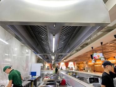 Другое оборудование для кафе, ресторанов: Вытяжка промышленная, стол из нержавейки, мойка, котломойка, стеллаж — 3