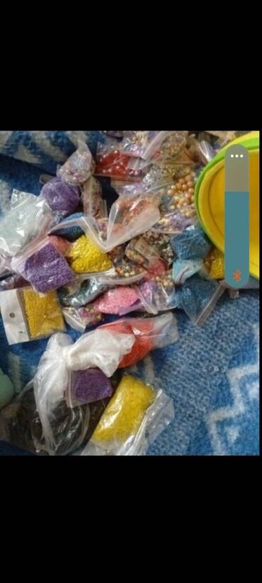 Muncuqlar: 100 xirda packaya yaxindi muncuqlar magaza baglandi qalan mallar
